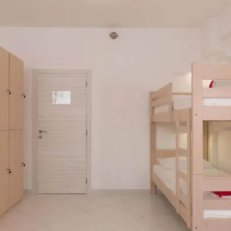 Free Bird - Bed In Four Bed Mixed 3 * 두브로브니크