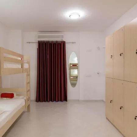 Free Bird - Bed In Four Bed Mixed 3 Holiday home *